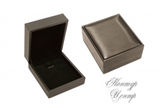 Ювелирная коробочка золотистого цвета под серьги, подвеску, брошь