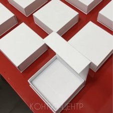 Белые картонные коробочки с крышкой на магните