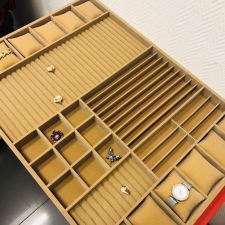 Ящик на заказ для хранения украшений в гардеробной - бежевая замша